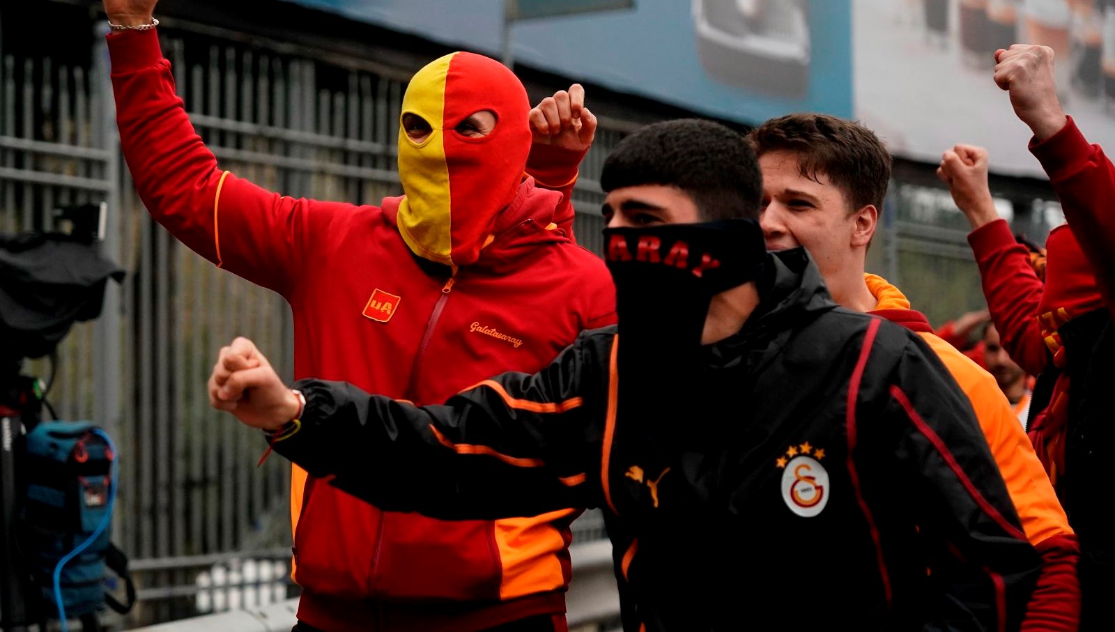 galatasaray taraftari derbi icin kadikoyde QC5iPaKD