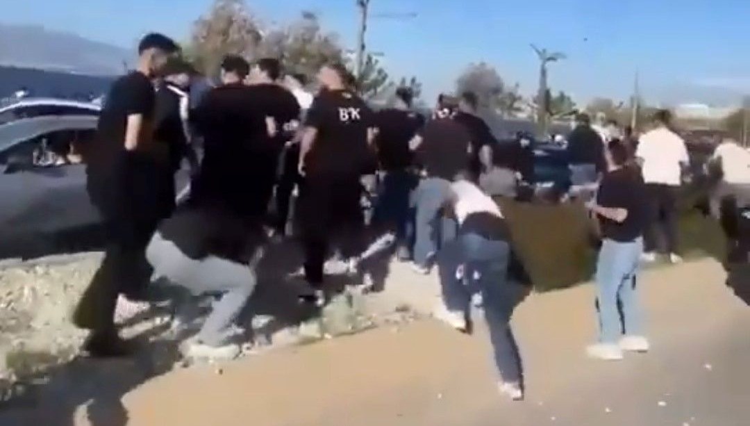 Göztepe ile Beşiktaş taraftarları ortasında hengame 71 goztepe ile besiktas taraftarlari ortasinda hengame 1ZT2P6fy