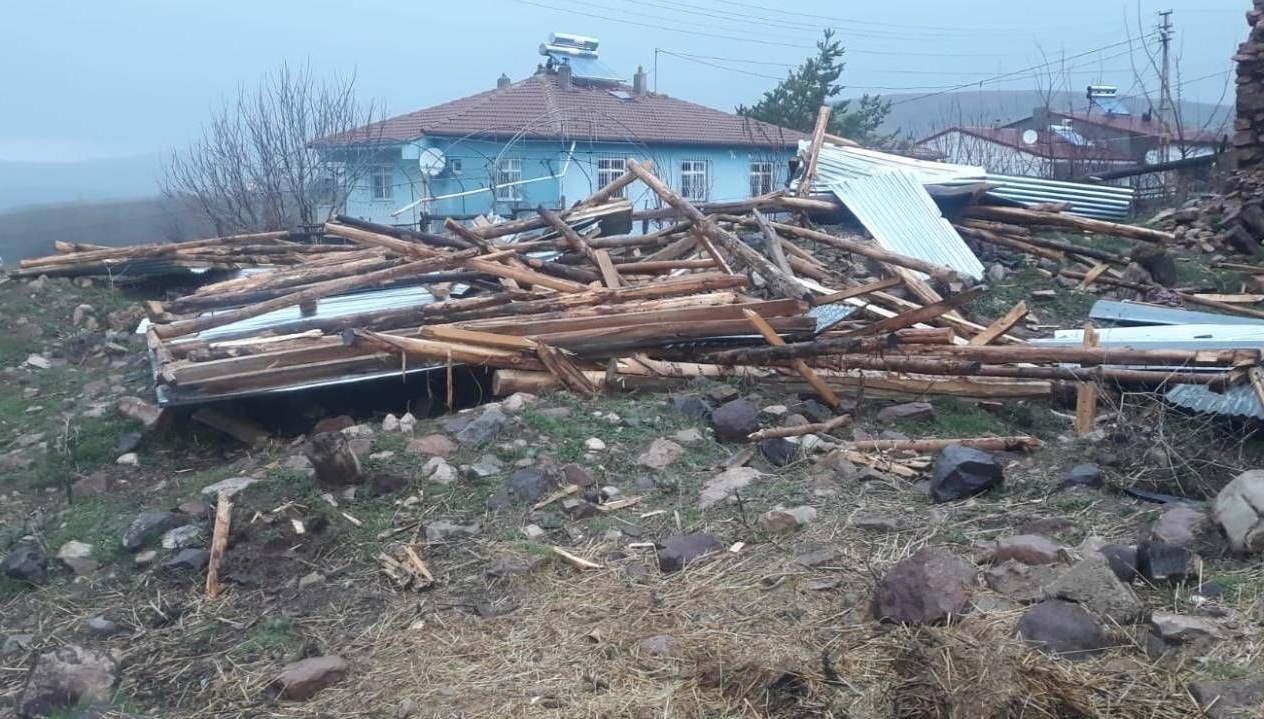 gumushaneyi firtina vurdu 20 meskenin catisi uctu srdEDHTy