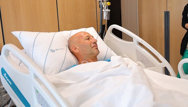 Hafif Sızıntıdan Olağanüstü Kurtuluşa: Doktorları Bile Hayrete Düşüren Vaka 71 hafif sikayetle gitti idrar kesesinden cikti tabipleri bile sasirtti