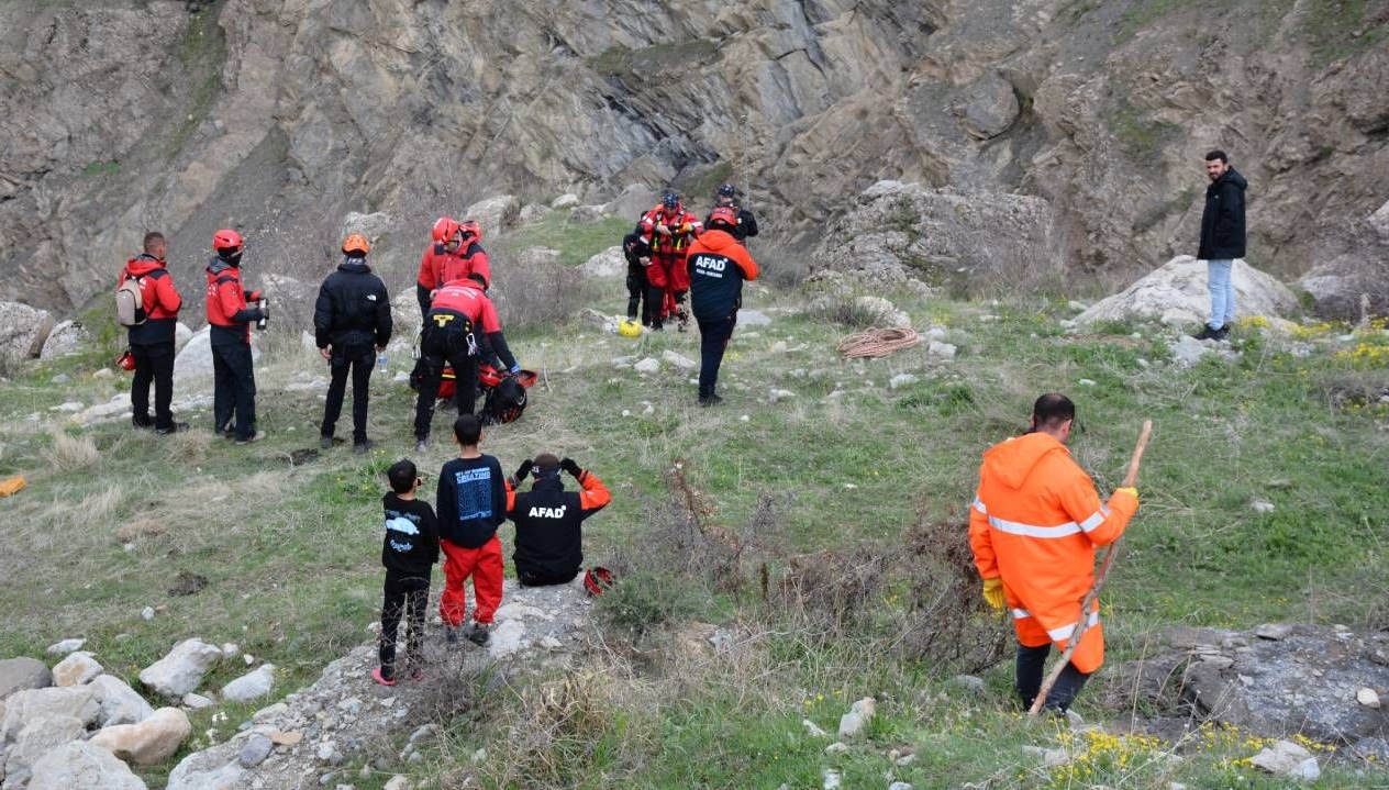 hakkaride kayip bayani arama calismalari dorduncu gununde cok sayida takim katiliyor Mz4VOOVA