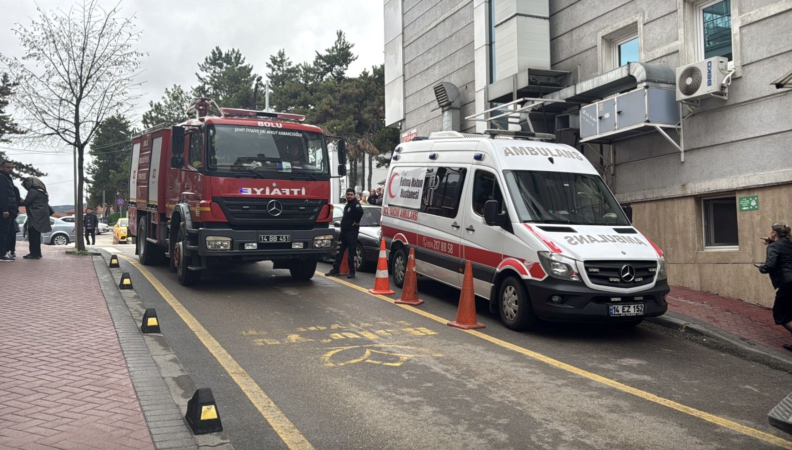 hastanede yangin panigi hastalar tahliye edildi bCdARZfk