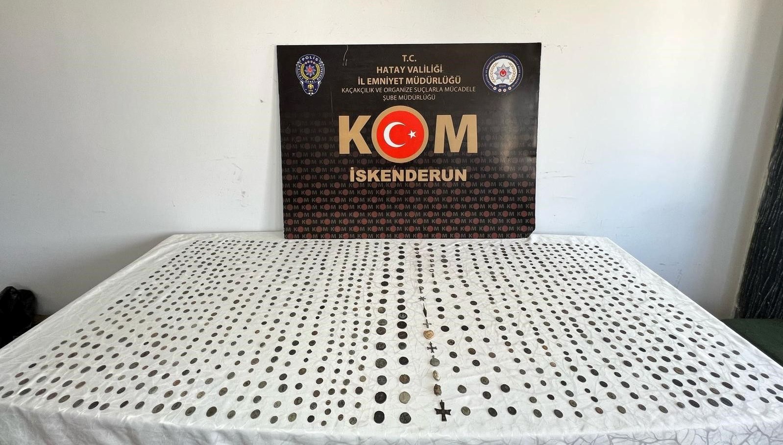 hatayda bin 30 adet sikke ele gecirildi SnK9KZ4i