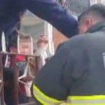 hatayda feci olay cocugun koluna demir korkuluk saplandi 8dwAxJGO