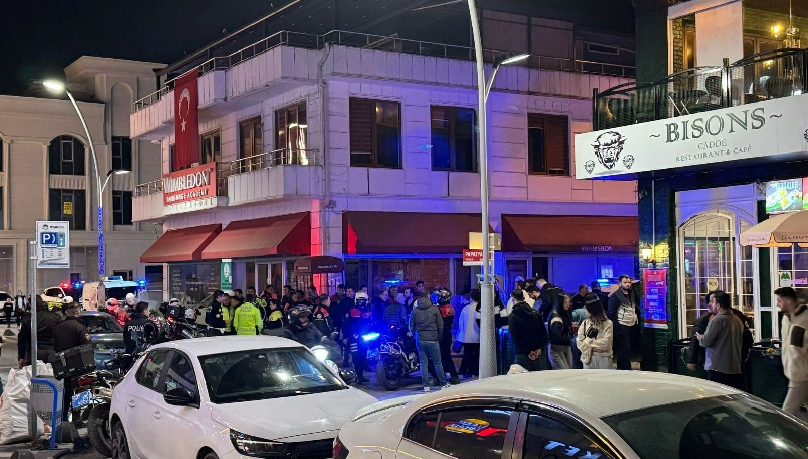 havaya ates acti mani olmak isteyen kafe sahibini bicakladi 6Pdhp5zt