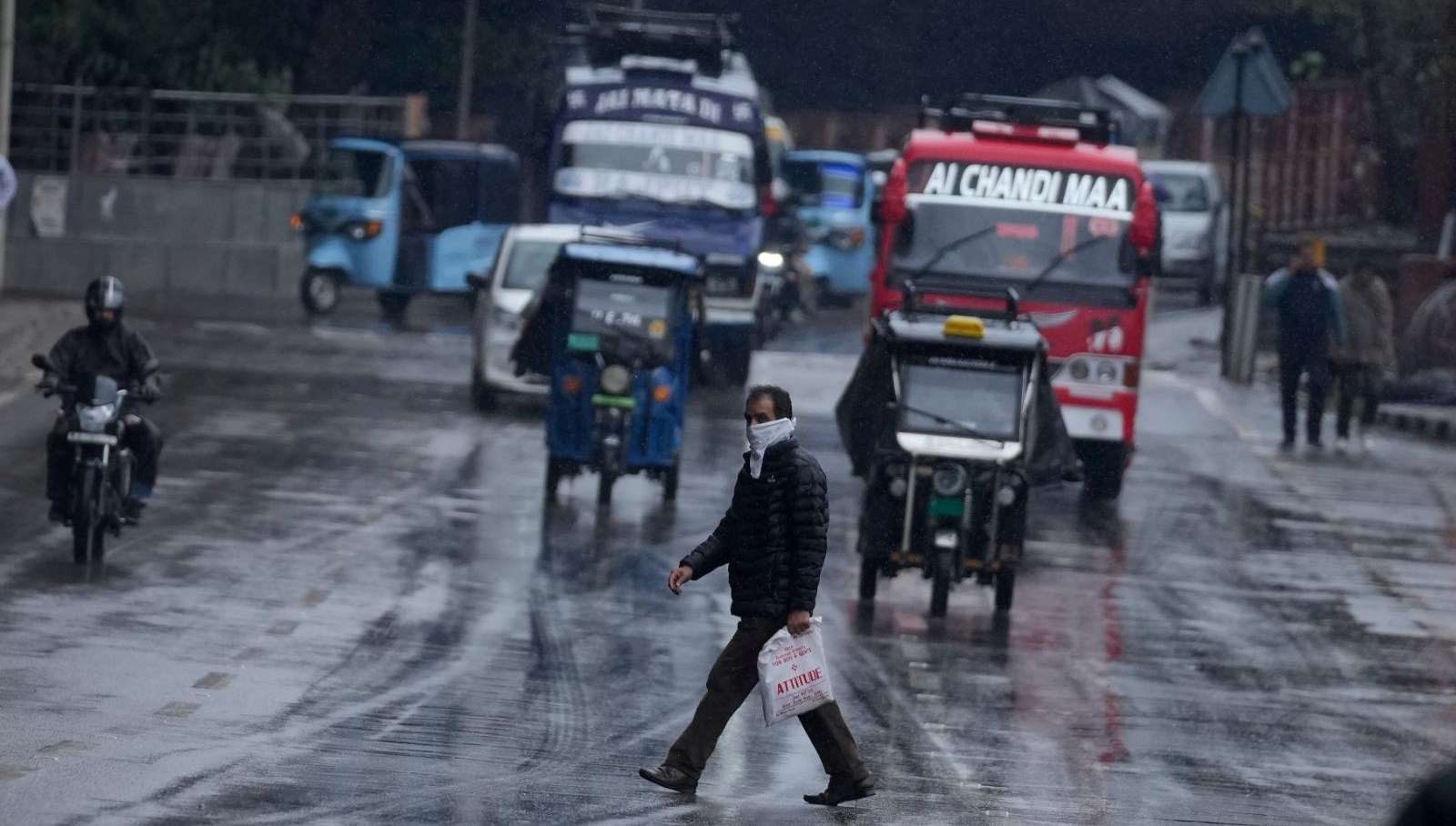 hindistan ve nepalde siddetli yagislar 92 kisi oldu iIlBGmOs