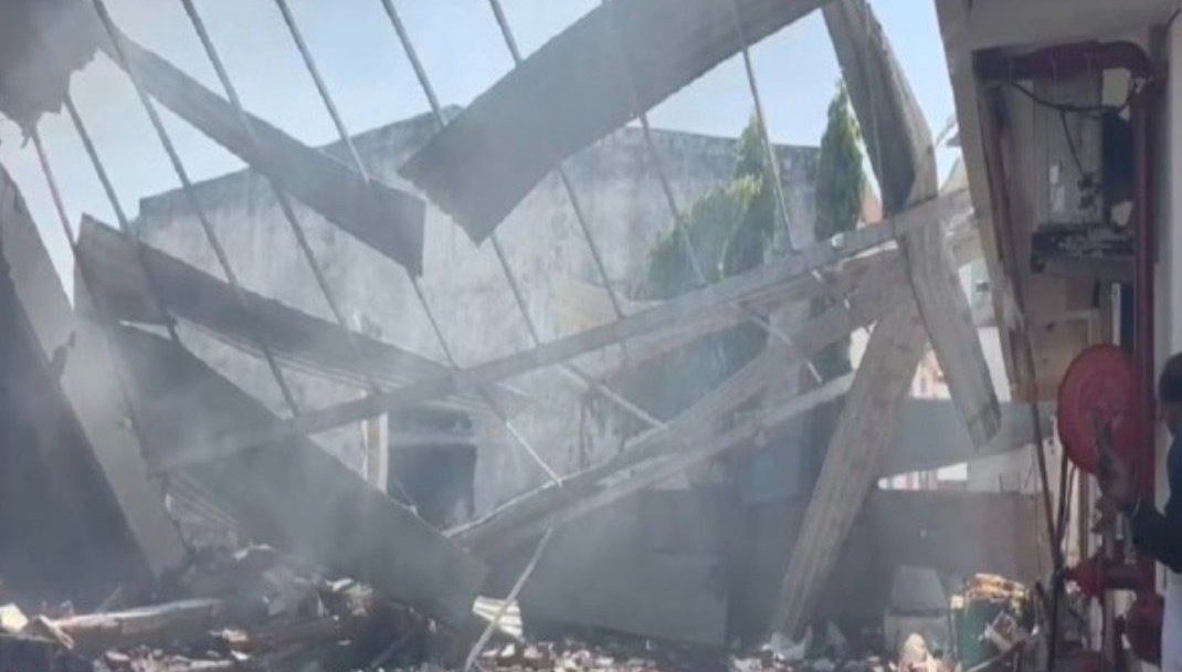 hindistandahavai fisek fabrikasinda patlama 17 meyyit vnsZcR4U