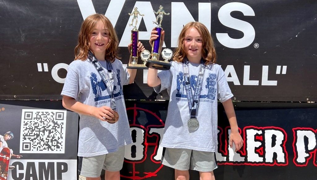 ikiz kaykaycilar abddeki yarista tepeye cikti