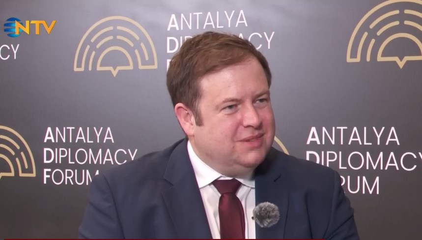 İngiliz Bakan NTV'ye konuştu: Ukrayna'da barış için top Rusya'da 71 ingiliz bakan ntvye konustu ukraynada baris icin top rusyada Ky5qwUnE