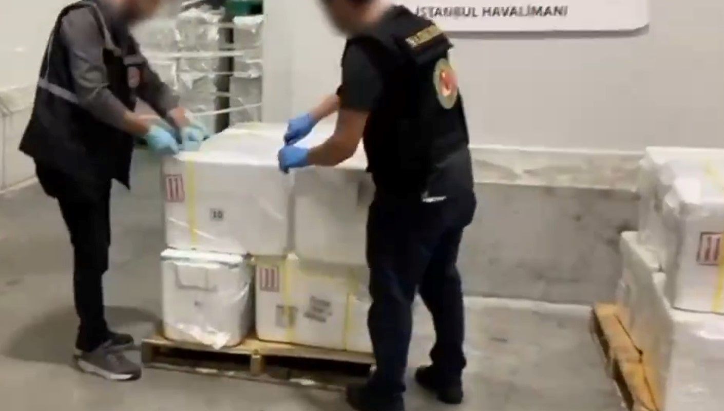 istanbul havalimaninda 455 kilo kokain ele gecirildi hMj6EQBM