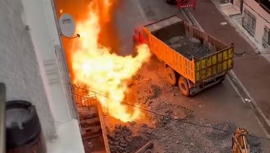 istanbulda 4 katli binanin onunde dogalgaz patlamasi CstGtEA5