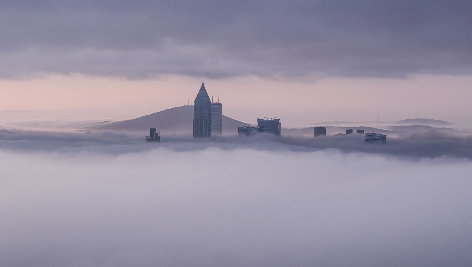 istanbulda agir sis sabiha gokcende kimi ucuslar iptal edildi