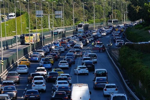 istanbulda art arda deprem trafik yogunlugu yuzde 76ya cikti ZVFy15G7