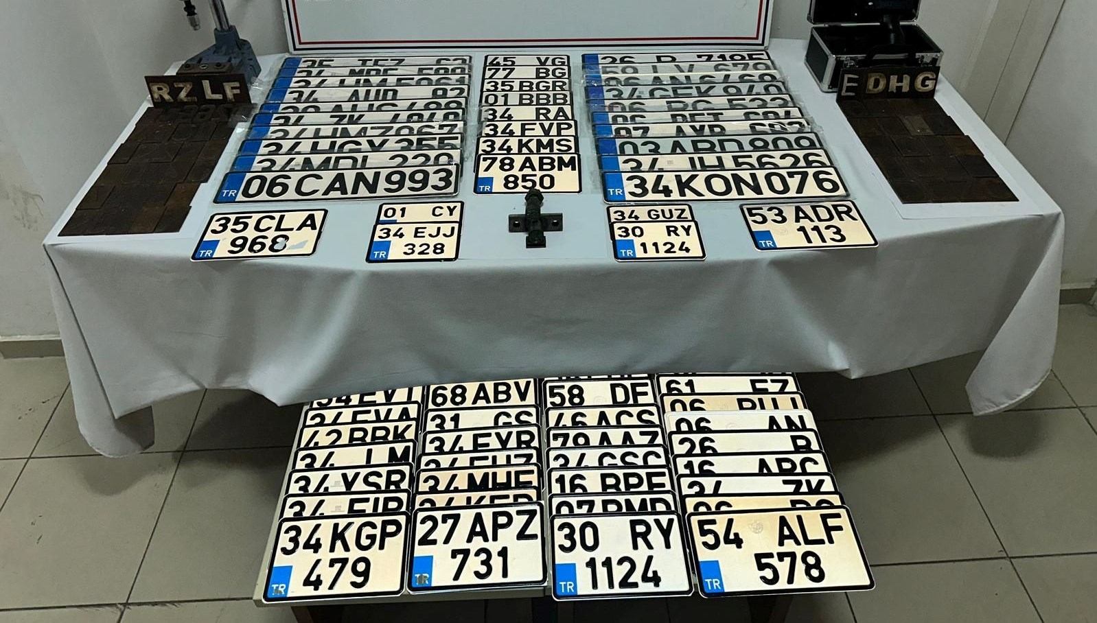 İstanbul'da düzmece plakaya üç tutuklama 71 istanbulda duzmece plakaya uc tutuklama kJVQ8YPn