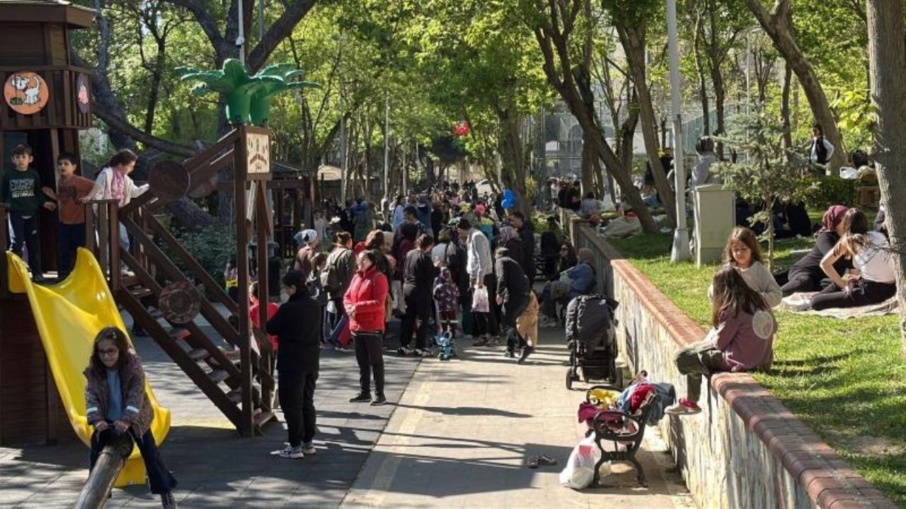 istanbulda okullar spor salonlari ve camiler vatandaslar icin acildi O1wshrRw