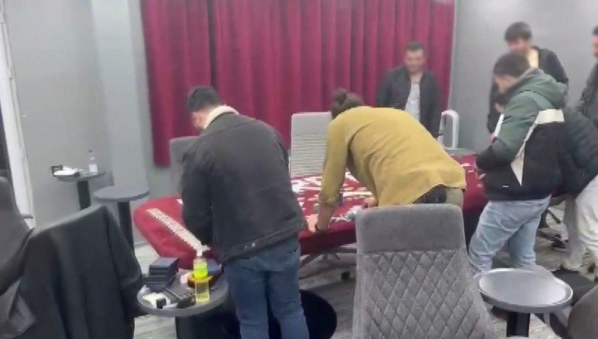 istanbulda polisten sucustu disi villa ici kumarhane d32DP2zv