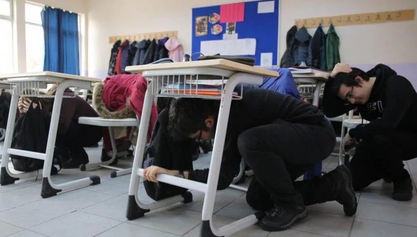 İstanbul'daki okullarda yarın birinci ders: Afet eğitimi 71 istanbuldaki okullarda yarin birinci ders afet egitimi BRKQOmOc