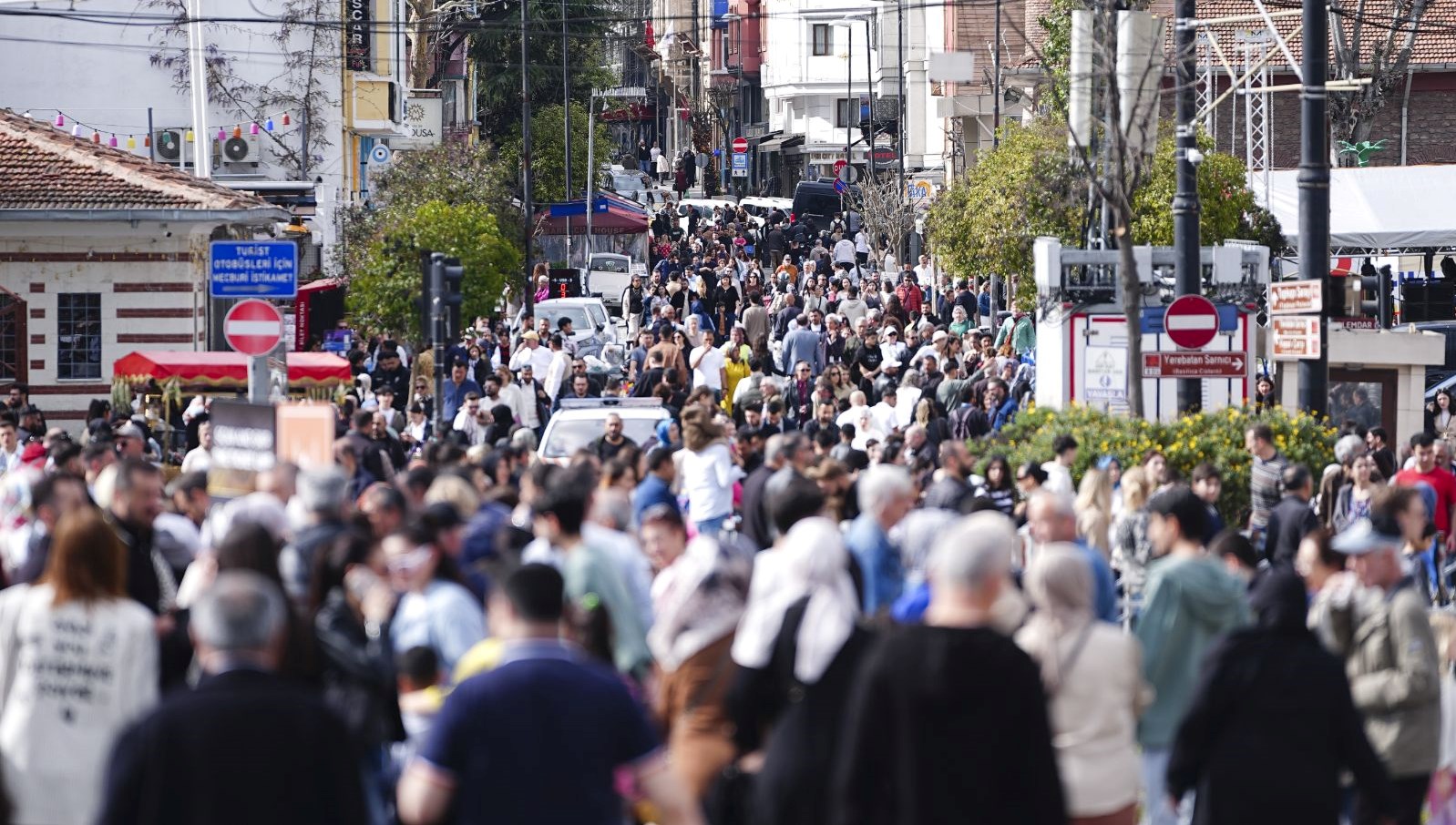 istanbullular kendilerini disari atti trafik yogunlugu yuzde 70i gecti nKWRUwUl