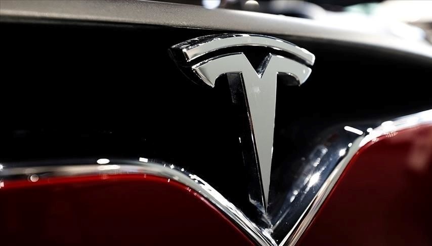 italyada tesla bayisinde yangin 17 araba kule dondu MTwr8p7n