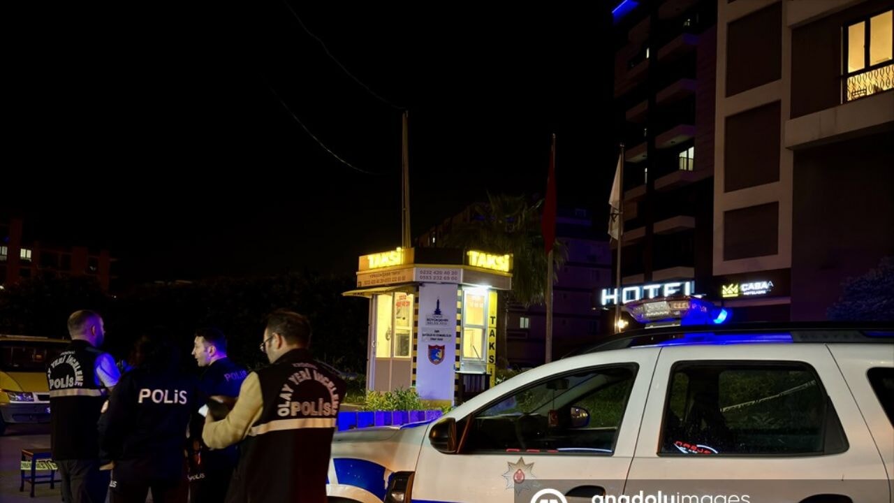 izmir bucada bicakli kavga taksi yuzunden kan dokuldu h5Rie5eO