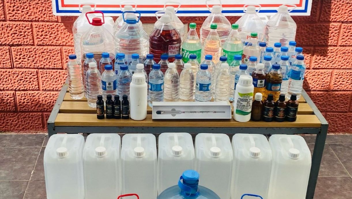 izmirde 8 ton etil alkol yakalandi AQ1RUUZj