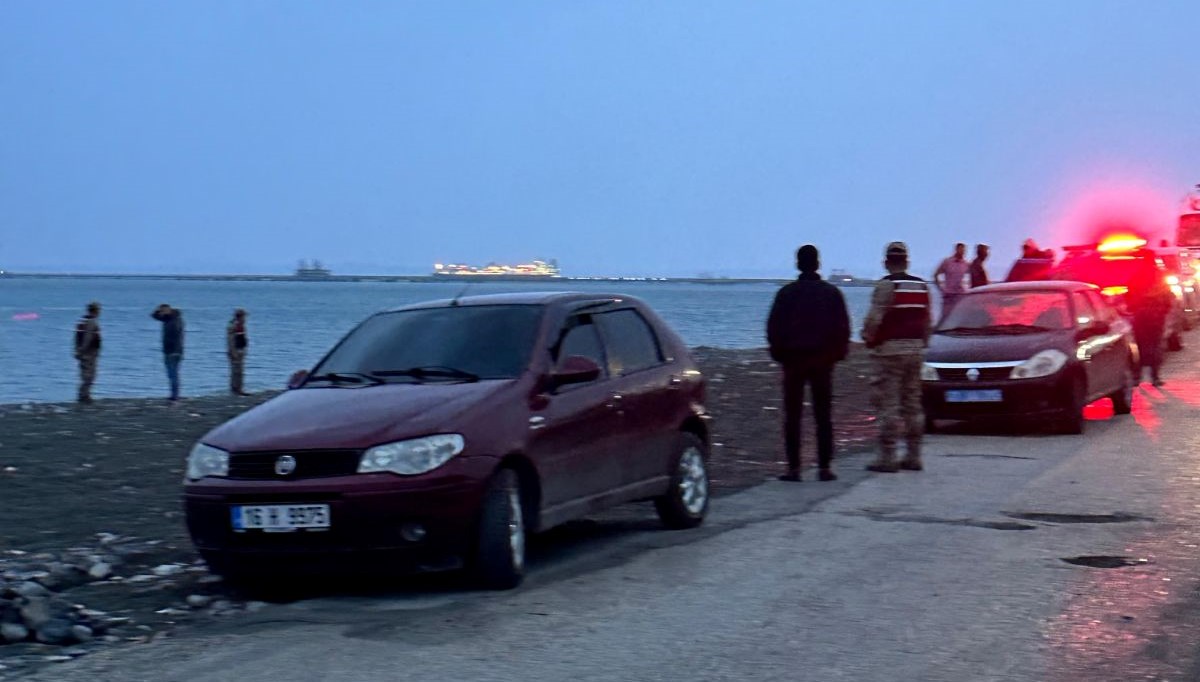 Sahilde Gizemli Buluşma: Jandarma Personeli ve Sevgilisi Ölü Bulundu 71 jandarma calisani ile kiz arkadasi kiyida meyyit bulundu