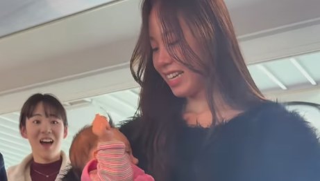 japonyanin en kucuk yildizi bebek gigi yerlilerin ilgi odagi oldu VJ2p8fqY