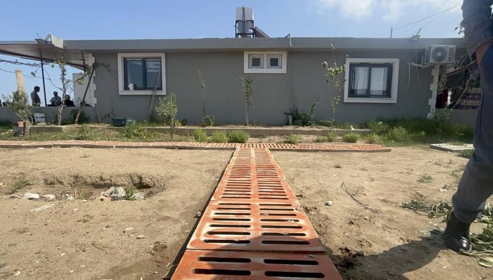 Kaçak yapının bahçesinde onlarca mazgal: Dekor yapmış! 71 kacak yapinin bahcesinde onlarca mazgal dekor yapmis XZJYcg7w