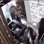 kadinlarin kuaforde depreme yakalandigi an yerden vurdu ReavA3Nl