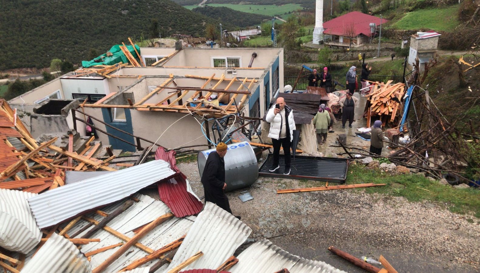 Kahramanmaraş'ta Fırtına ve Sağanak Yağış Kabusu 71 kahramanmarasta saganak ve firtina hayati olumsuz etkiledi ANLHmITk