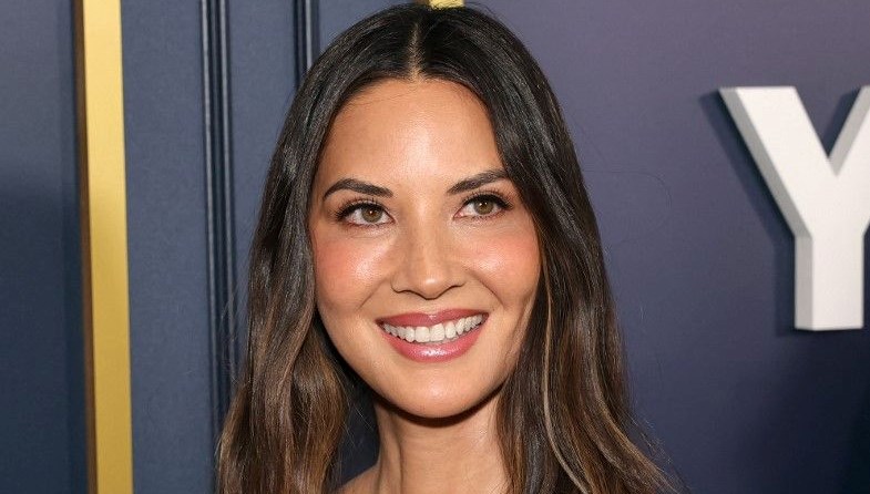 kanser tedavisi goren hos oyuncu gala stiliyle begeni topladi uMeTMkY5