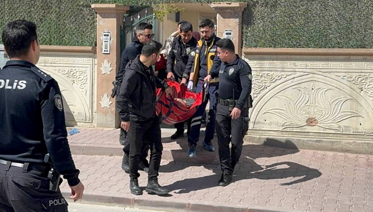 Karısını bıçakla ağır yaraladı, intihara kalkıştı 71 karisini bicakla agir yaraladi intihara kalkisti 2alB3Iim