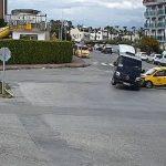 kavsakta feci kaza minibus ile ticari taksi carpisti iQ2um9Mb