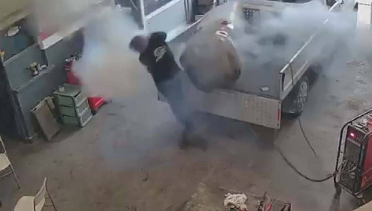 kaynak yapilan yakit deposu patladi vefattan dondu ujlKHS6v