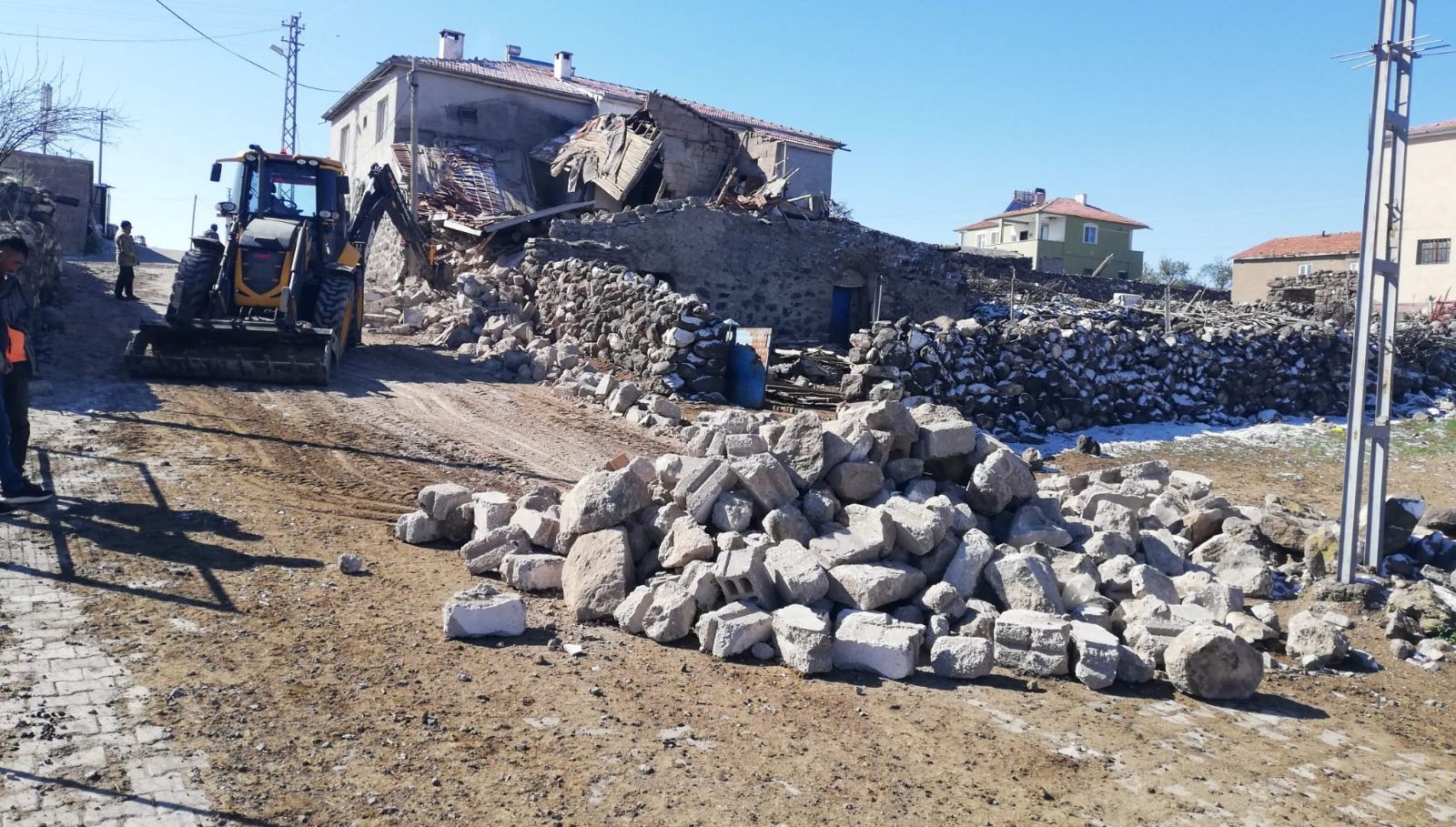 Kayseri'de ahır çöktü: 35 küçükbaş hayvan ve 2 eşek telef oldu 71 kayseride ahir coktu 35 kucukbas hayvan ve 2 esek telef oldu svTAMQZ7