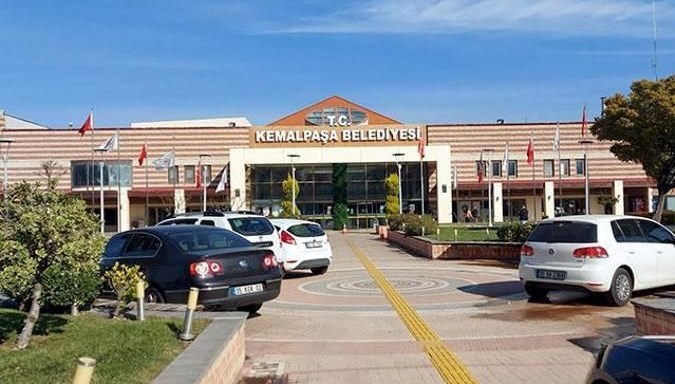 Kemalpaşa Belediyesi'ne yolsuzluk operasyonu: Başkan yardımcısı ve 4 kişi gözaltında 71 kemalpasa belediyesine yolsuzluk operasyonubaskan yardimcisi ve 4 kisi gozaltinda CgrUYPrR