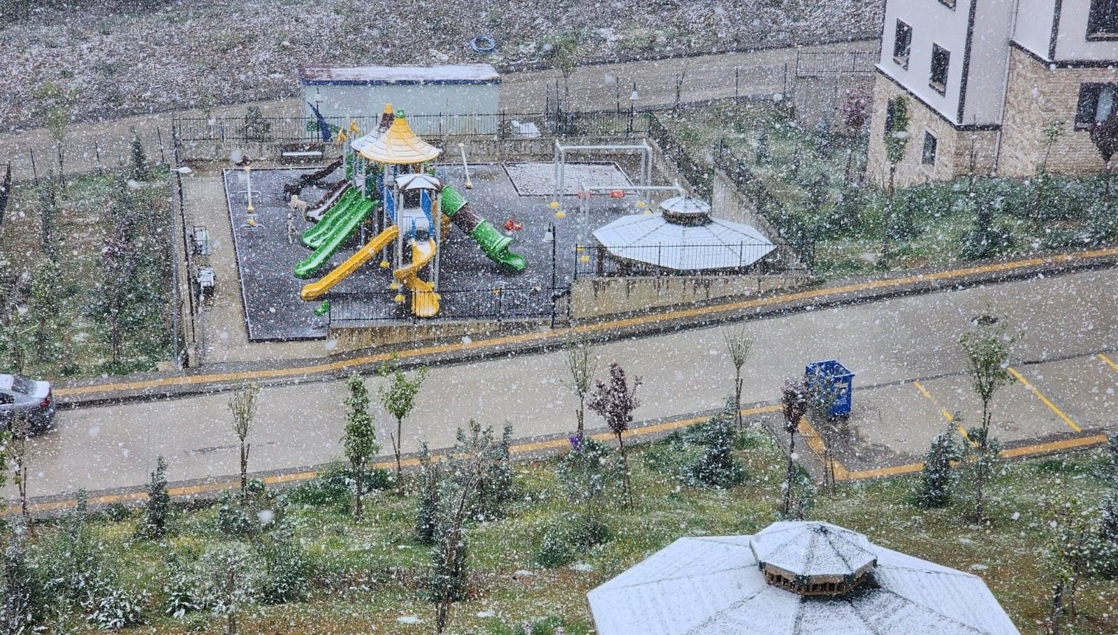 Kent merkezinde lapa lapa kar: "Sabah güneş vardı, artık kar yağıyor" 71 kent merkezinde lapa lapa kar sabah gunes vardi artik kar yagiyor cuPdVSMh