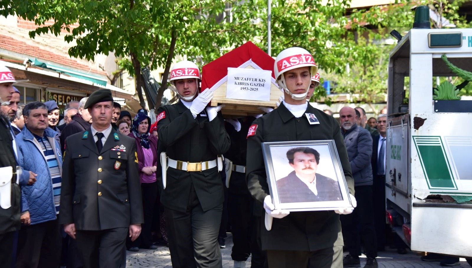 kibris gazisi askeri merasimle ugurlandi fYjCRabz