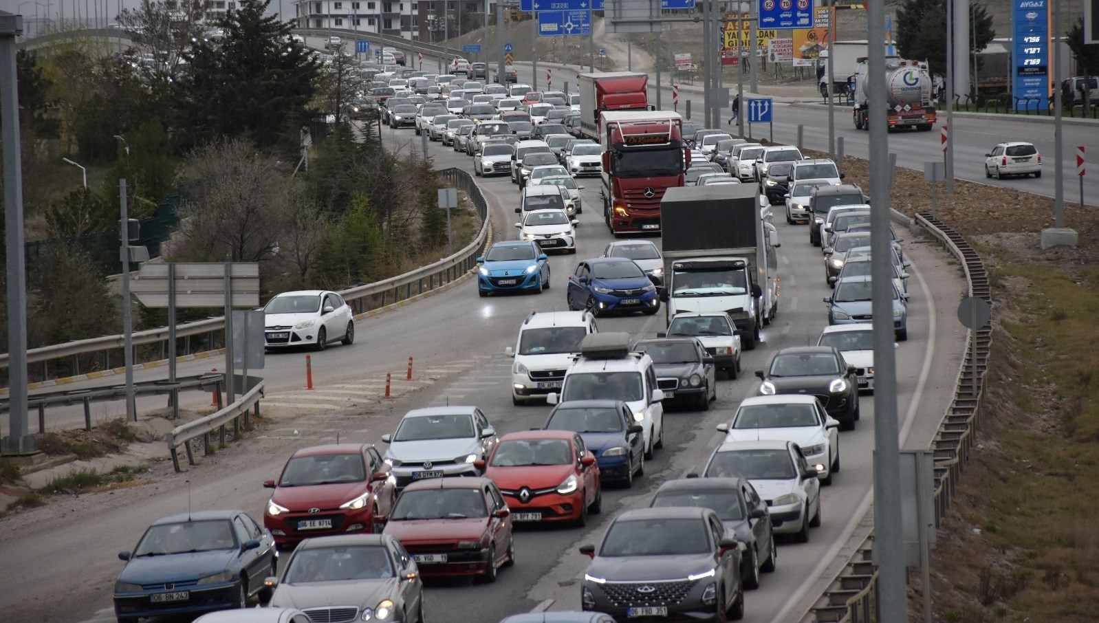 kilit kavsak kirikkalede bayram donusu trafigi basladi 48BzWl42