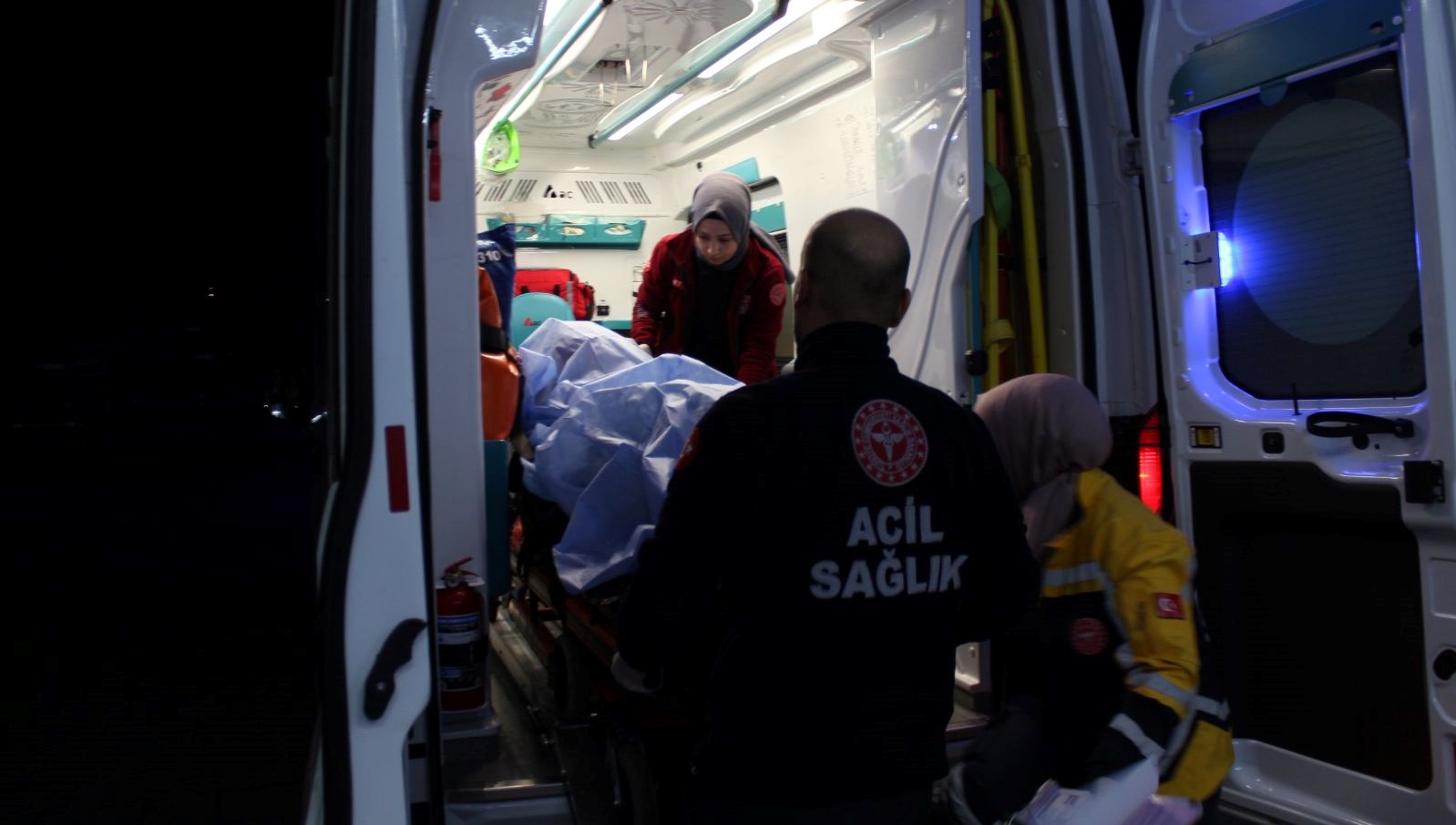 Küfürleşme hengamesinde kan aktı 71 kufurlesme hengamesinde kan akti 1WVVXIVS