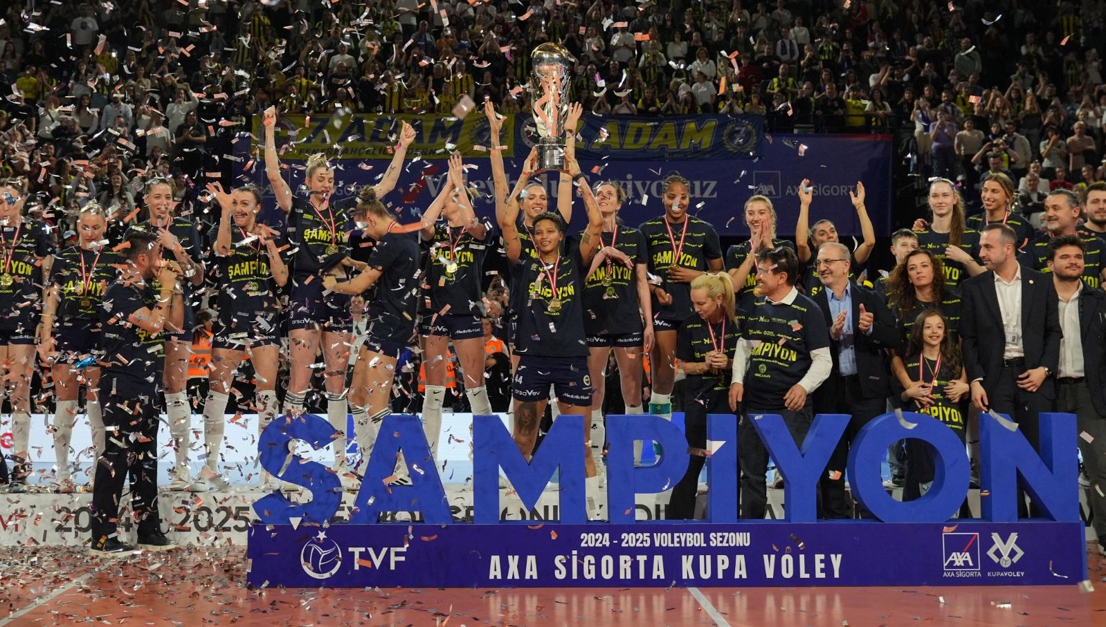 kupa voleyde fenerbahce sampiyon oldu