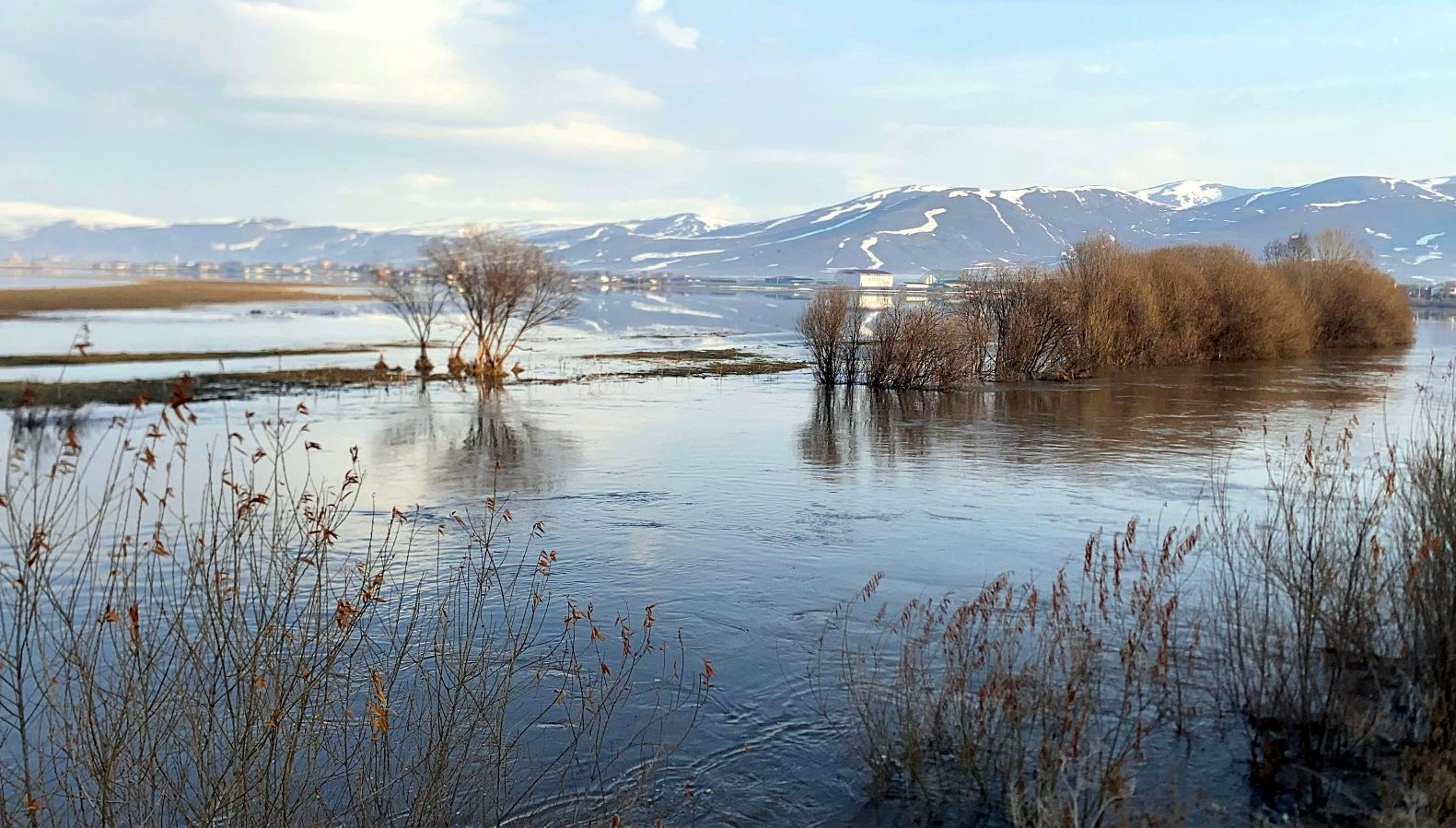 kura irmagi tasti ova gole dondu elyeE5UI