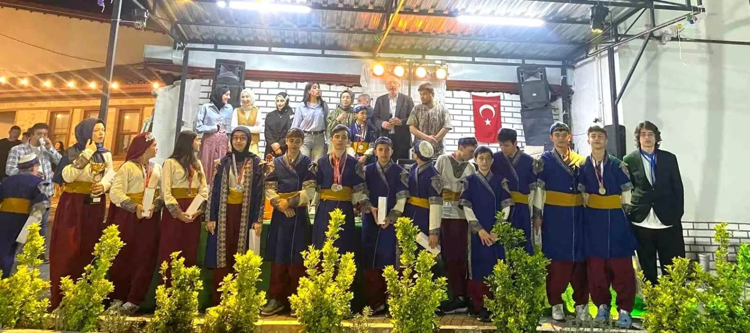 kutahya kadim vakfindan ogrencilere moral aktifligi PIcJcz2b