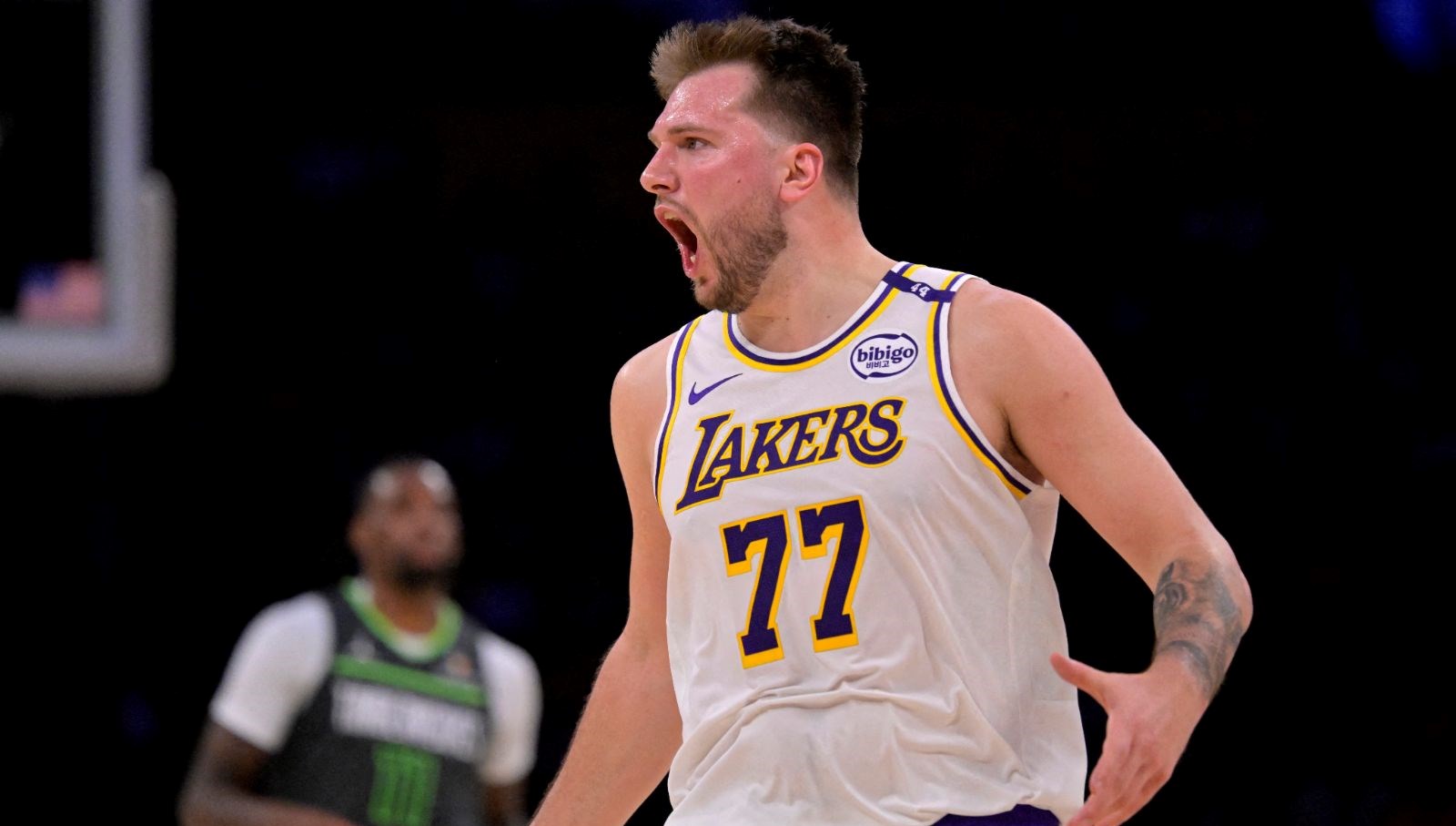 luka doncic sazi eline aldi lakers seriyi 1 1e getirdi guPTAXGj