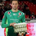 macin oyuncusu secilen kaleciye yumurta hediyeedildi Fd9fbDIu