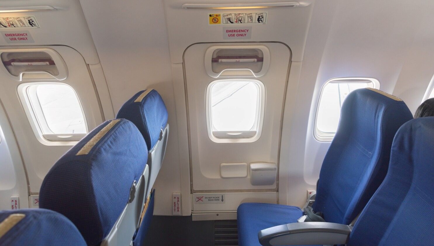 malezyada yolcu ucagin acil cikis kapisini acmaya calisti 2SKOgcwL