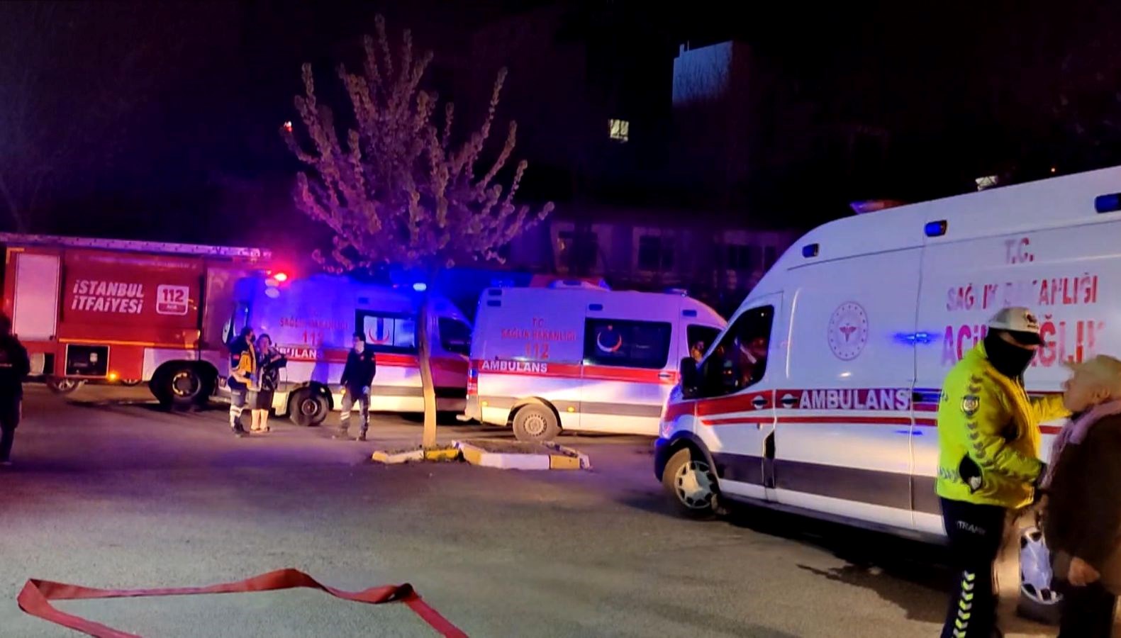 Maltepe'de huzurevinde yangın: 24 kişi hastanelik oldu 71 maltepede huzurevinde yangin24 kisi hastanelik oldu M49wYhl5