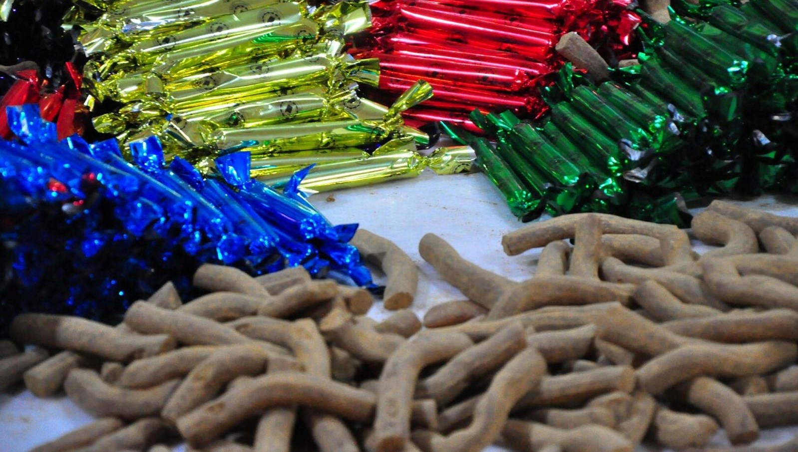 Manisa'dan Tatlı Bir Rüzgar Esecek: Mesir Macunu Şenliği Yaklaşıyor! 71 manisali bayanlar mesir macunu mesaisinde 8 ton mesir macunu sacilacak eId8T3RH