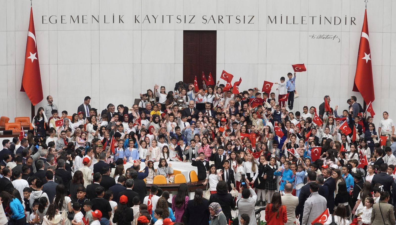 mecliste renkli imajlar numan kurtulmus koltugunu devretti pjqRPOJQ