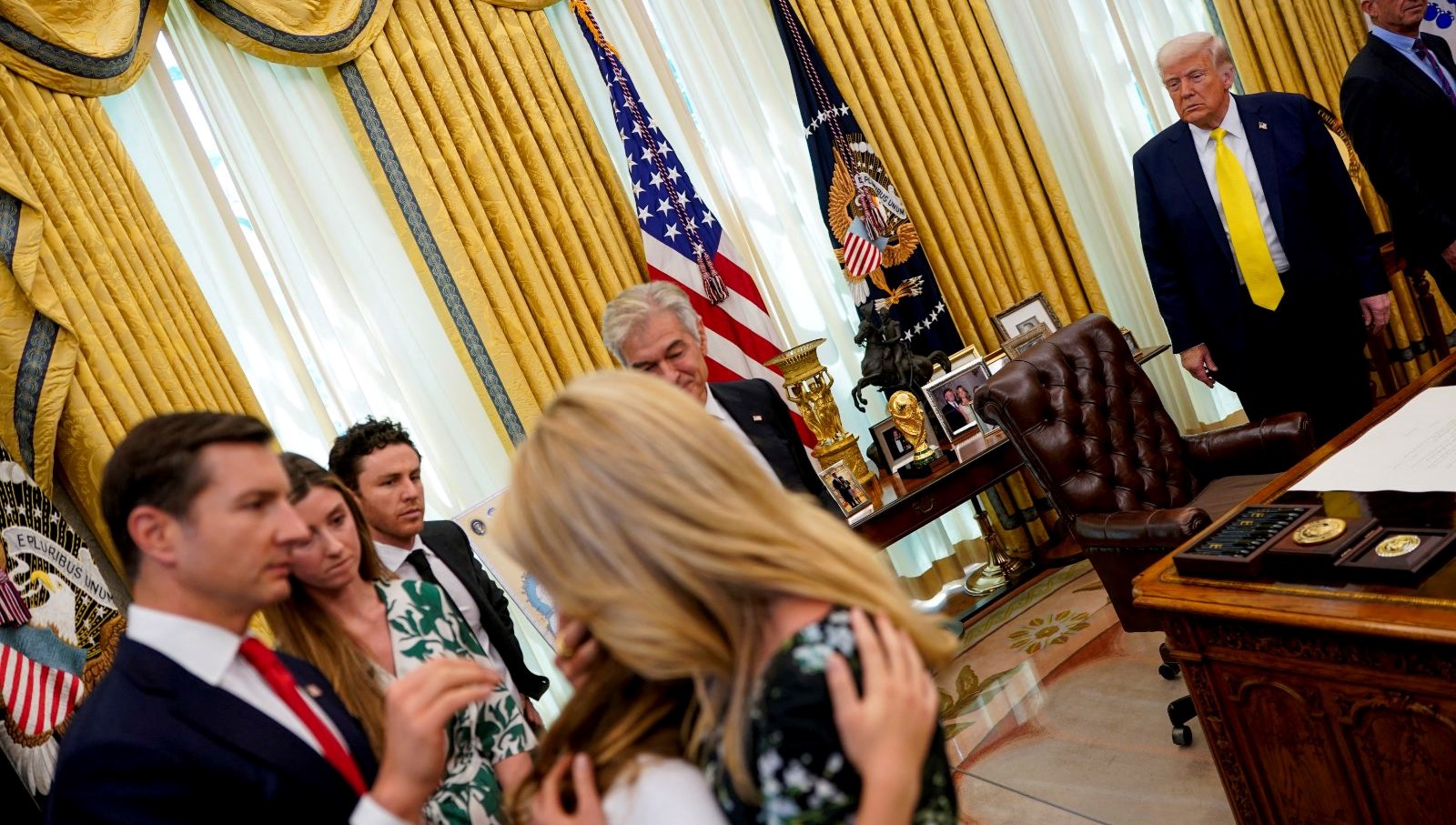 mehmet ozun yemin merasiminde torunu bayginlik gecirdi trump konusmasini yarida kesti wpVwHNjY